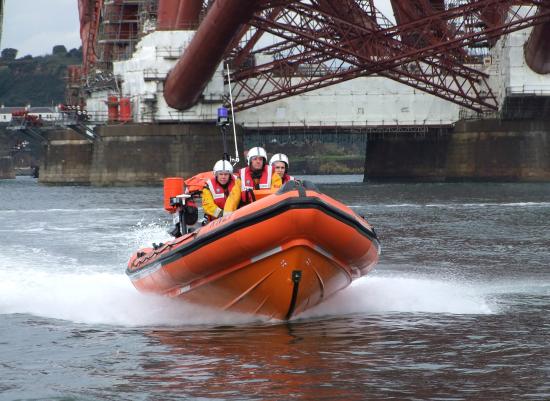 RNLI South Queensferry launched to yacht which ran aground
