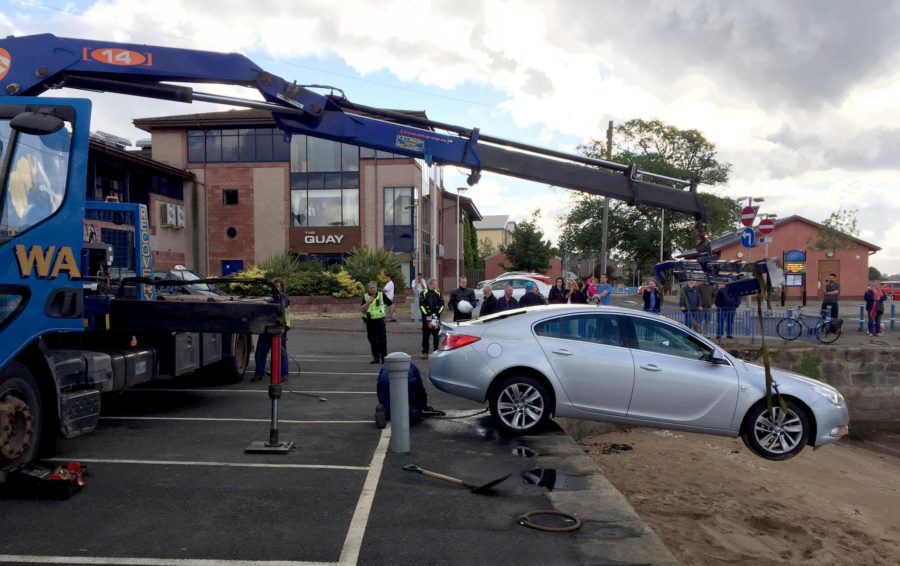 Car recovered after rolling into Musselburgh Harbour Live Edinburgh News