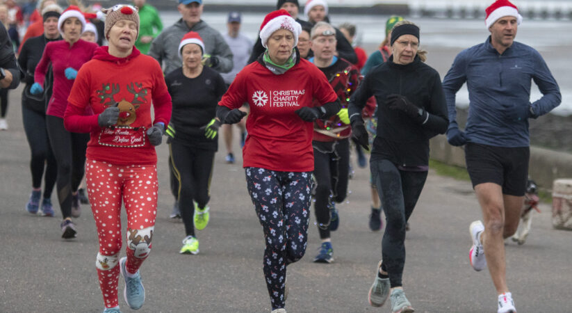 Pictured: Hundreds take part in Christmas Day parkrun at Silverknowes